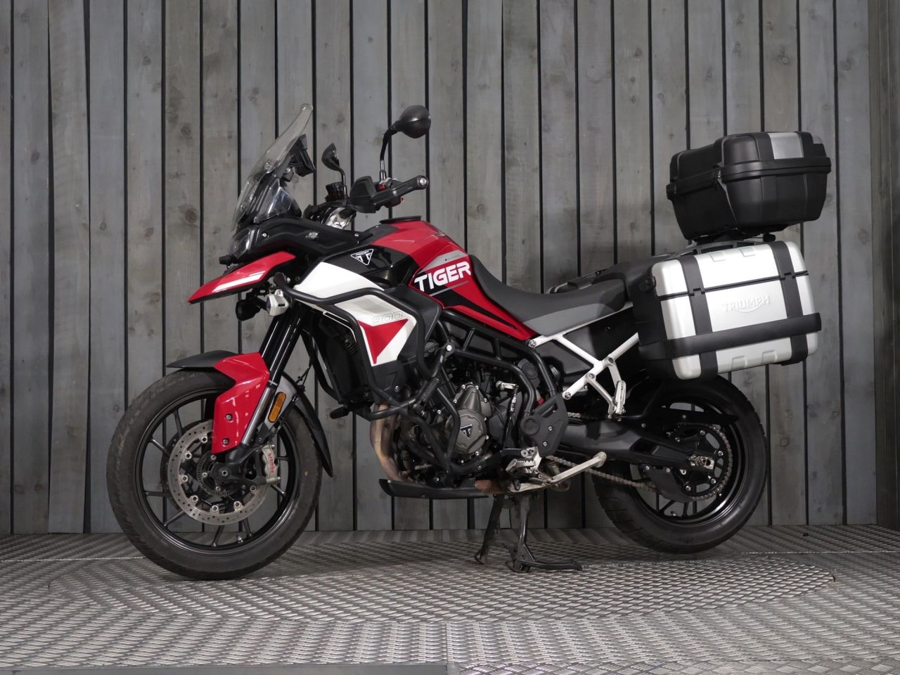 TRIUMPH TIGER 900