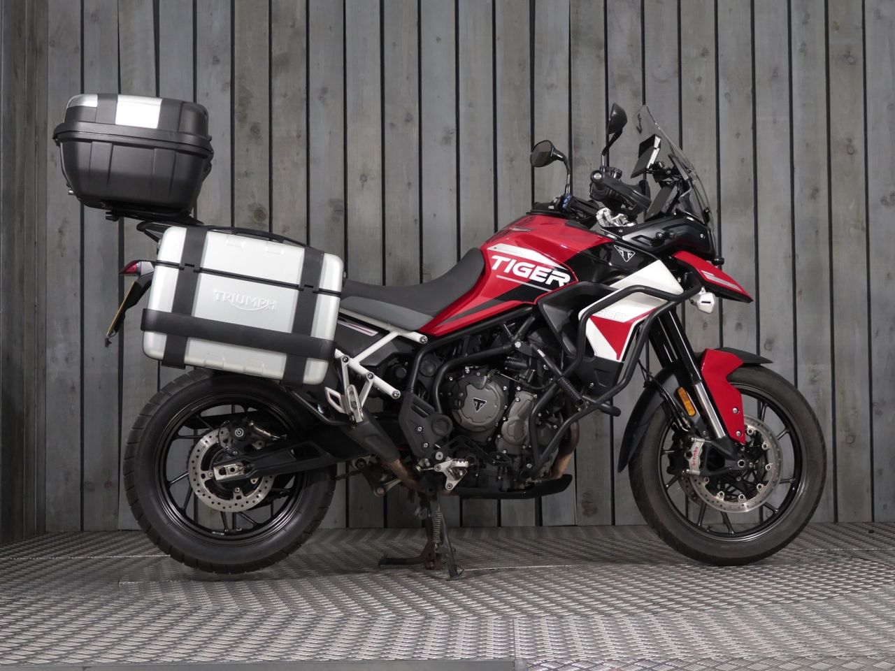 TRIUMPH TIGER 900