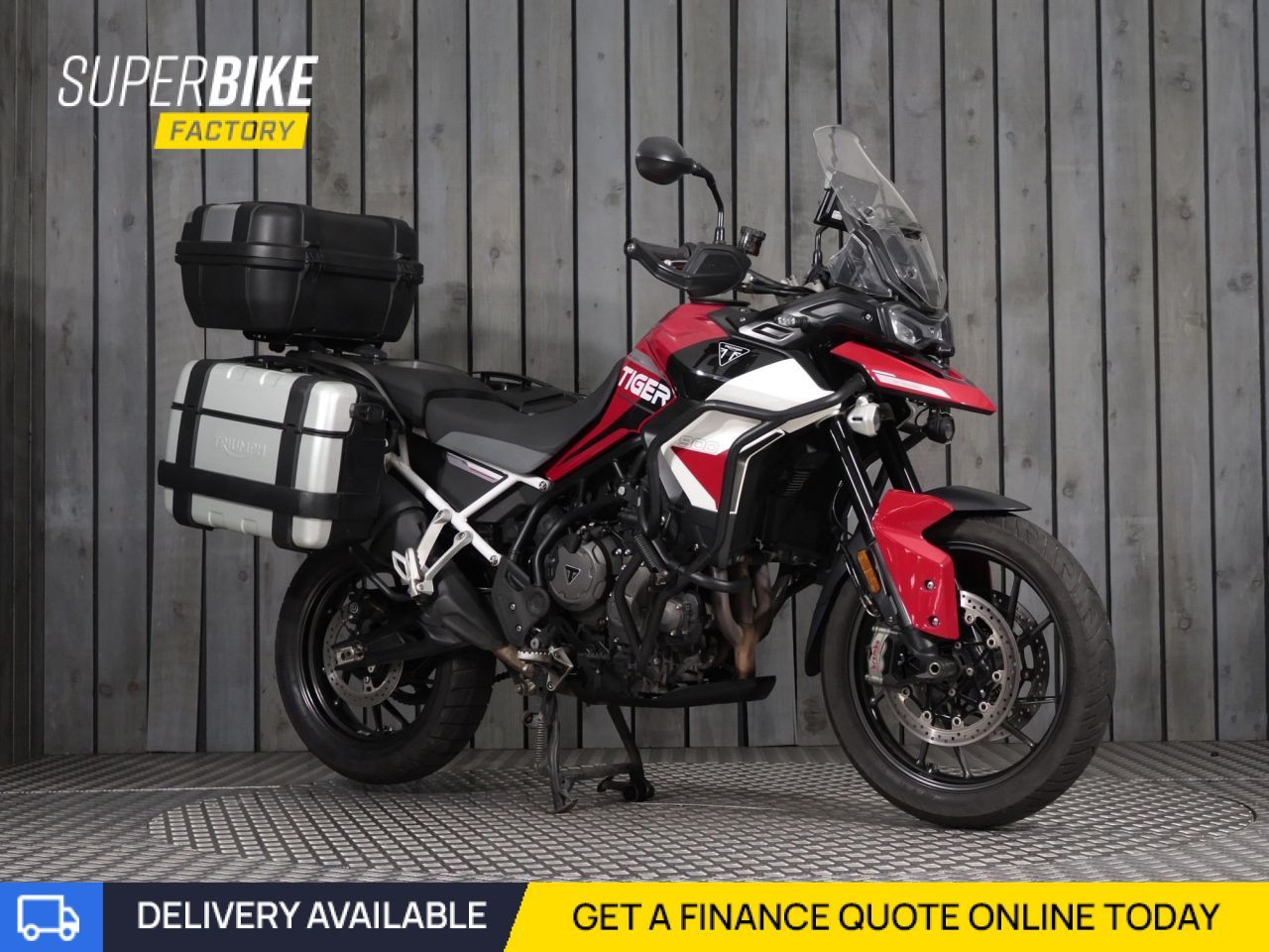 TRIUMPH TIGER 900