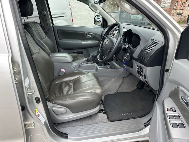 2011 TOYOTA HI-LUX - Photo 12