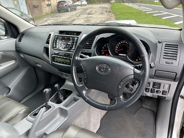 2011 TOYOTA HI-LUX - Photo 10