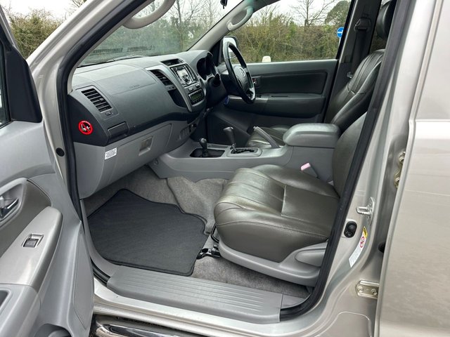 2011 TOYOTA HI-LUX - Photo 5