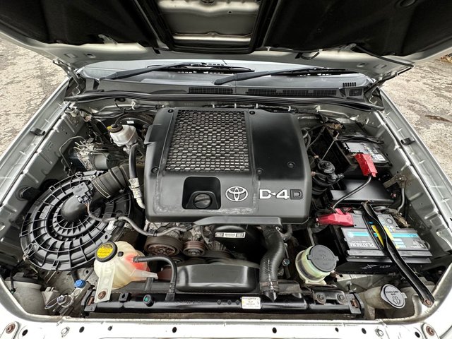 2011 TOYOTA HI-LUX - Photo 3