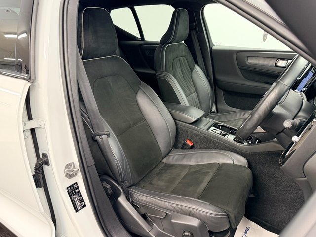 2020 VOLVO XC40 - Photo 3