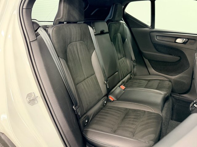 2020 VOLVO XC40 - Photo 4