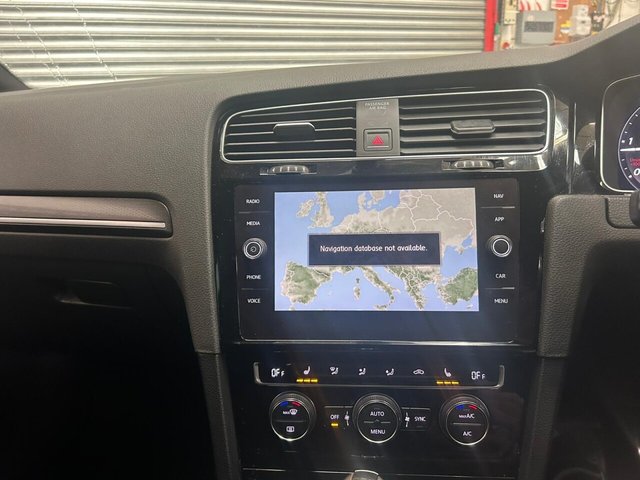 2017 Volkswagen Golf - Photo 8