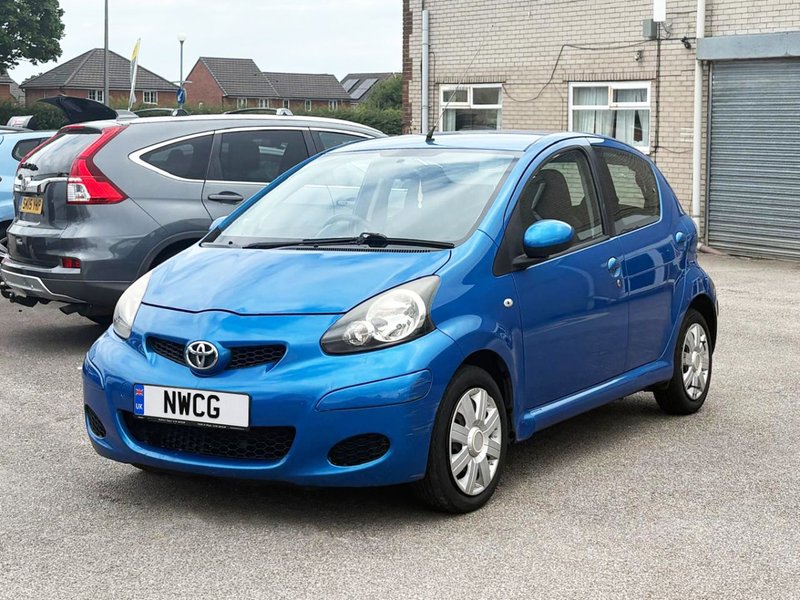 2010 Toyota Aygo in blue — photo 4 of 17