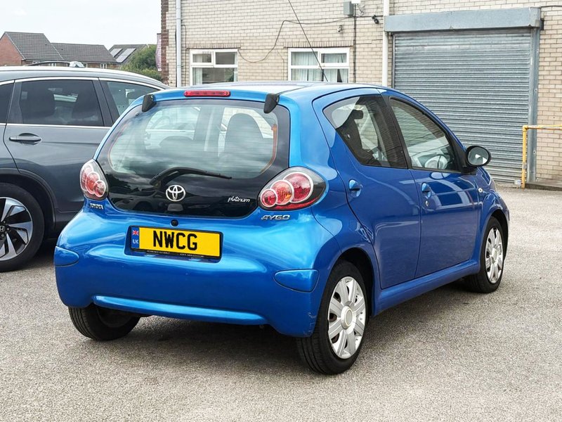 2010 Toyota Aygo in blue — photo 7 of 17