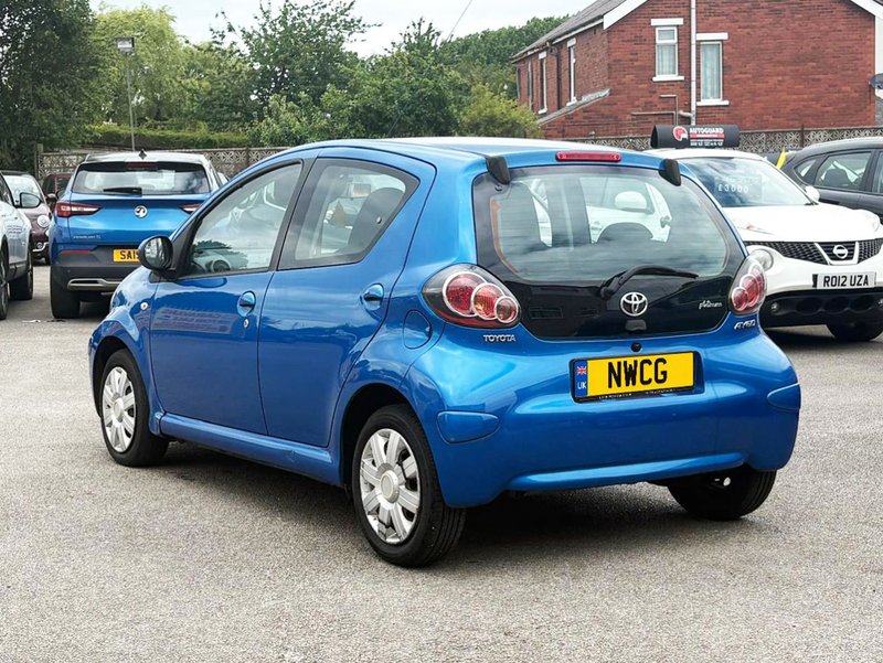 2010 Toyota Aygo in blue — photo 5 of 17