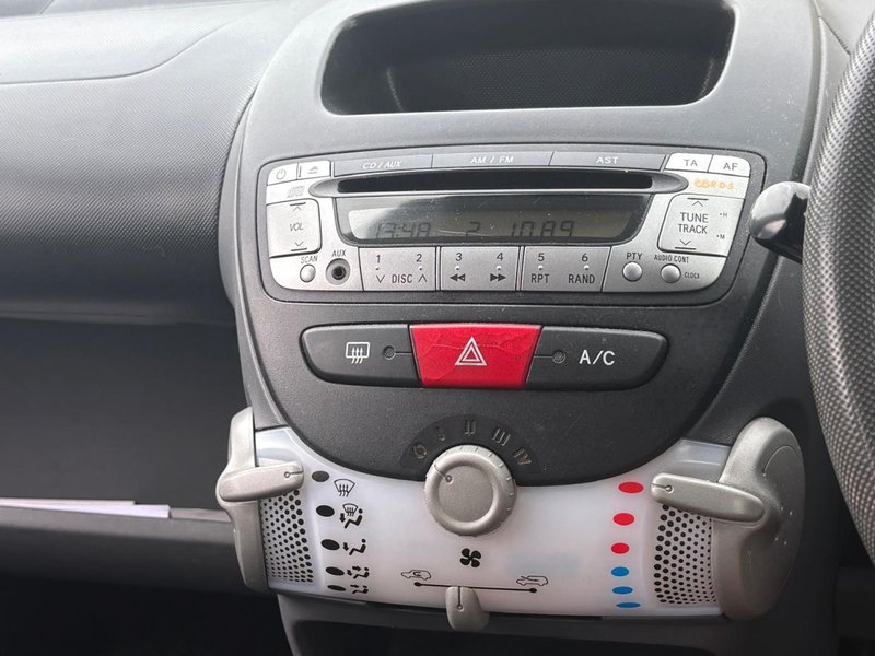 2010 Toyota Aygo in blue — photo 12 of 17