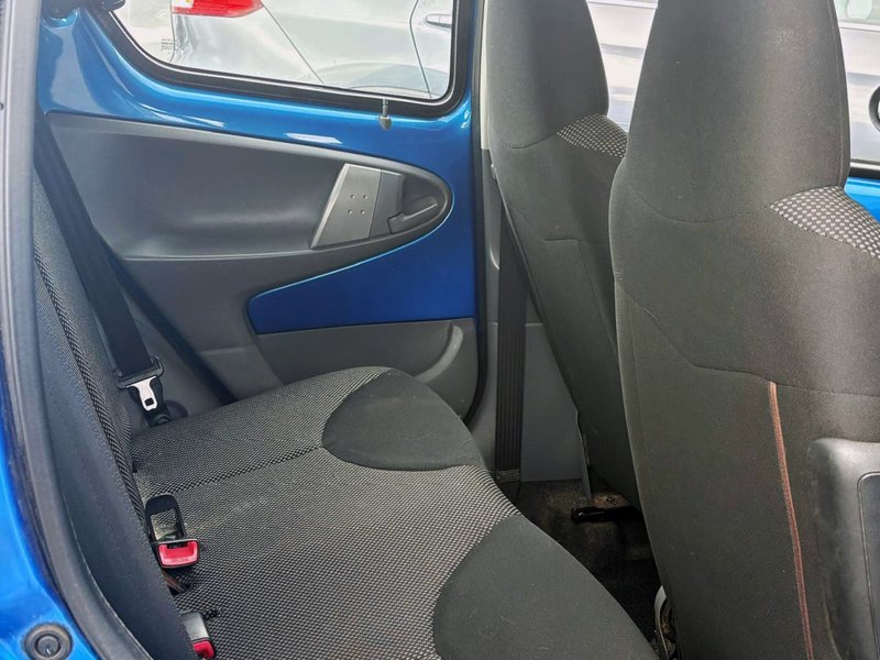 2010 Toyota Aygo in blue — photo 15 of 17
