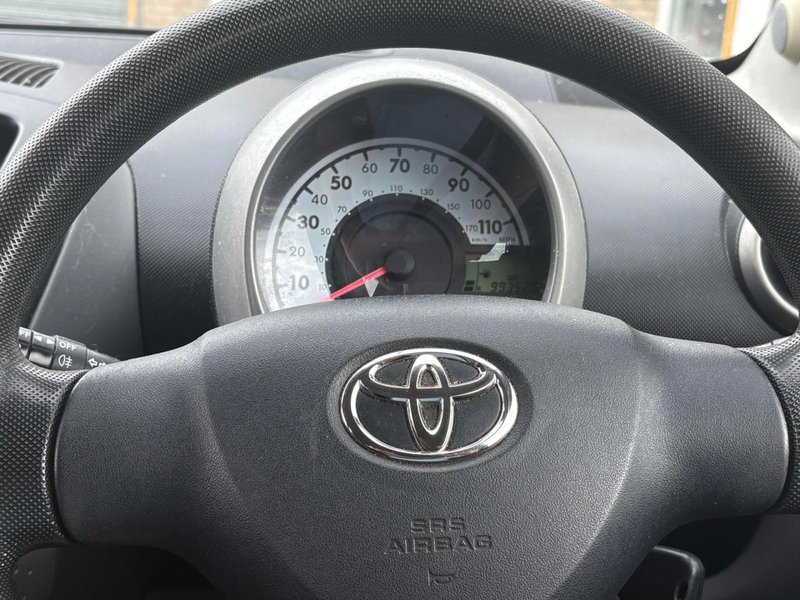 2010 Toyota Aygo in blue — photo 13 of 17