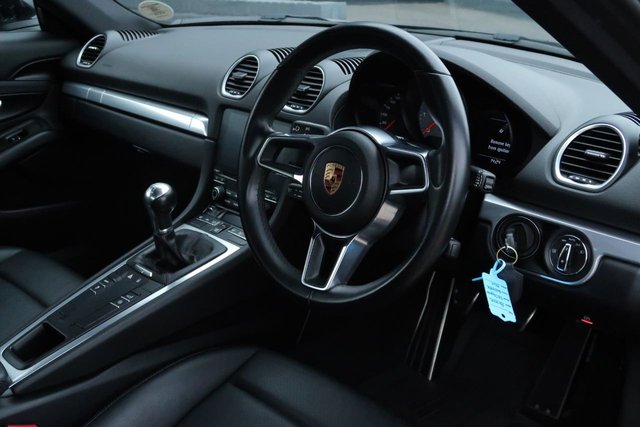 2017 Porsche 718 Cayman 2.5L S 2dr - Photo 3