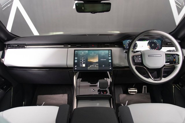 View our LAND ROVER RANGE ROVER SPORT