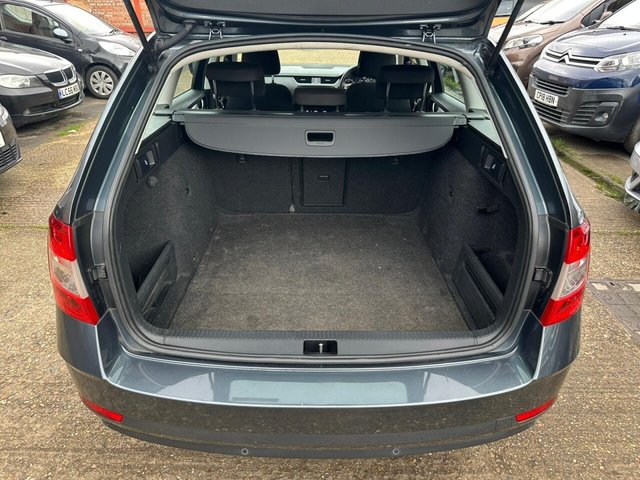 2020 SKODA OCTAVIA 1.5 TSI ACT SE Drive DSG Euro 6 (s/s) 5dr - Photo 11