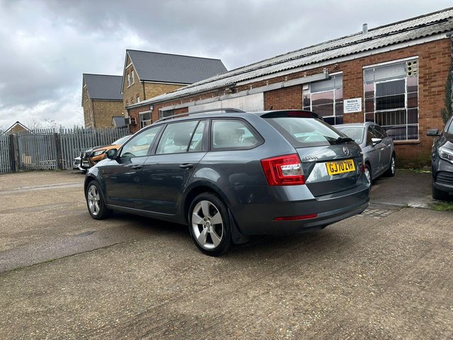 2020 SKODA OCTAVIA 1.5 TSI ACT SE Drive DSG Euro 6 (s/s) 5dr - Photo 10