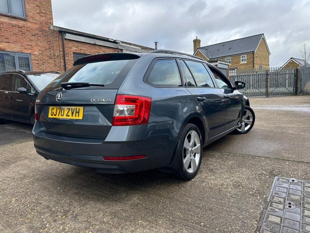 2020 SKODA OCTAVIA 1.5 TSI ACT SE Drive DSG Euro 6 (s/s) 5dr - Photo 3