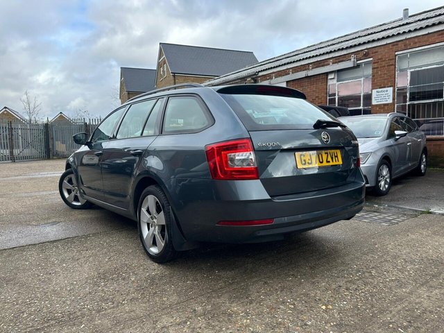 2020 SKODA OCTAVIA 1.5 TSI ACT SE Drive DSG Euro 6 (s/s) 5dr - Photo 4