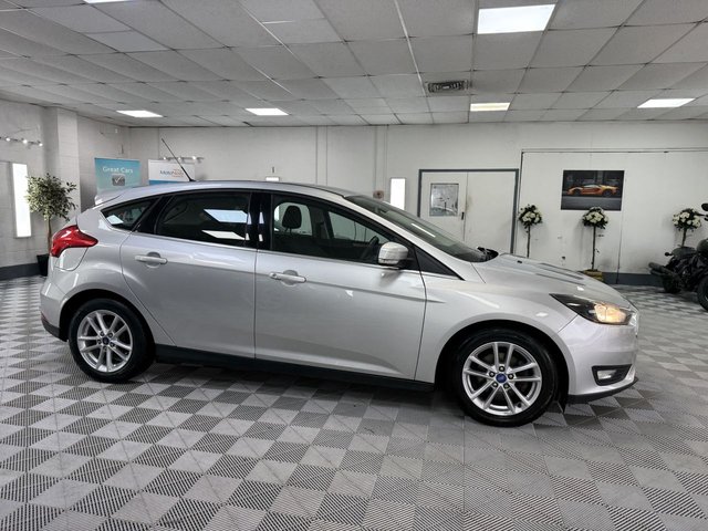 2015 FORD FOCUS 2015 1.6 TDCi Zetec Hatchback 5dr Diesel Manual Euro 5 (s/s) (115 ps) - Photo 11