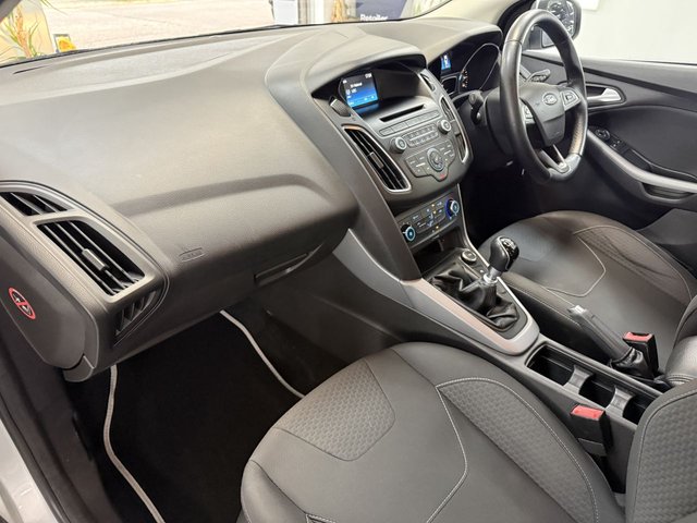 2015 FORD FOCUS 2015 1.6 TDCi Zetec Hatchback 5dr Diesel Manual Euro 5 (s/s) (115 ps) - Photo 2