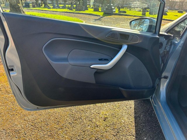 2009 FORD FIESTA - Photo 11