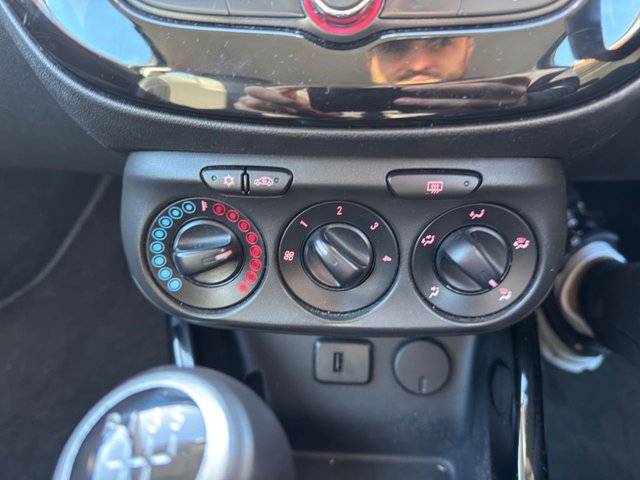 2019 Vauxhall Adam 1.2L Griffin 3dr - Photo 9