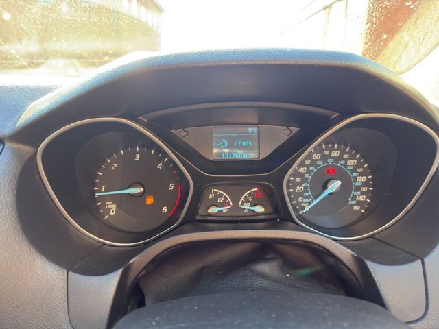 2012 Ford Focus 1.6L Zetec 5dr - Photo 11