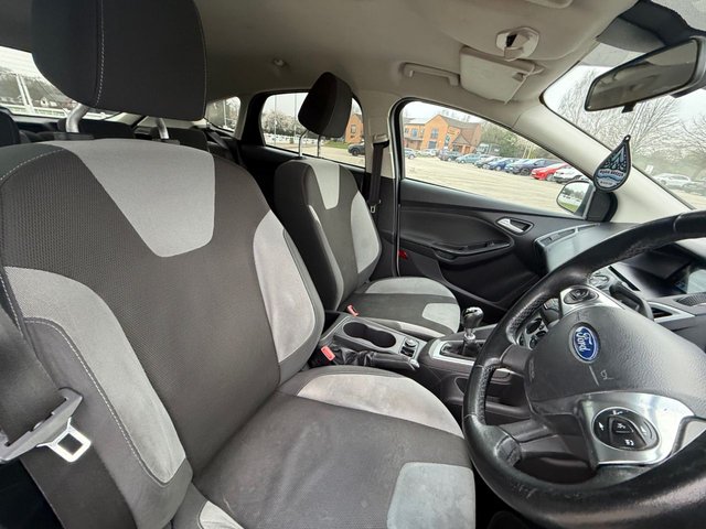 2012 Ford Focus 1.6L Zetec 5dr - Photo 3