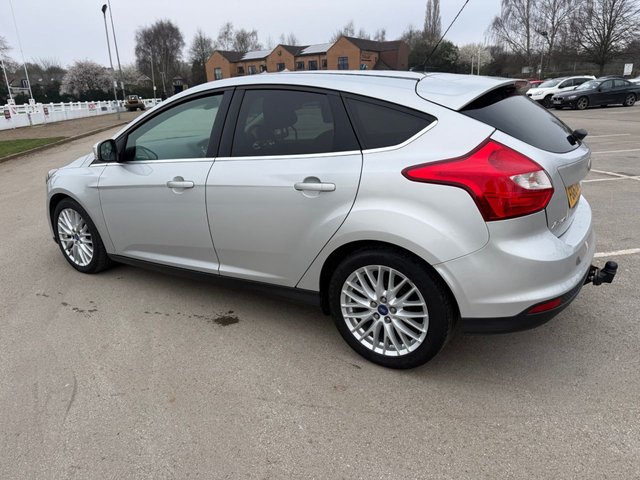 2012 Ford Focus 1.6L Zetec 5dr - Photo 5