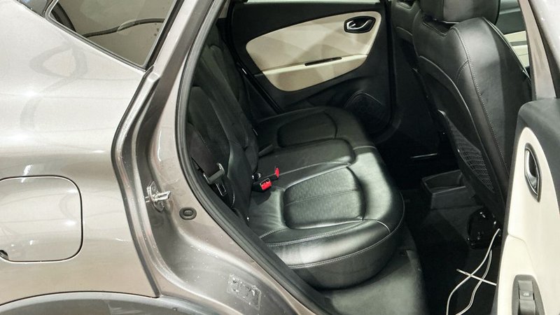 2018 Renault Captur in grey — photo 10 of 11