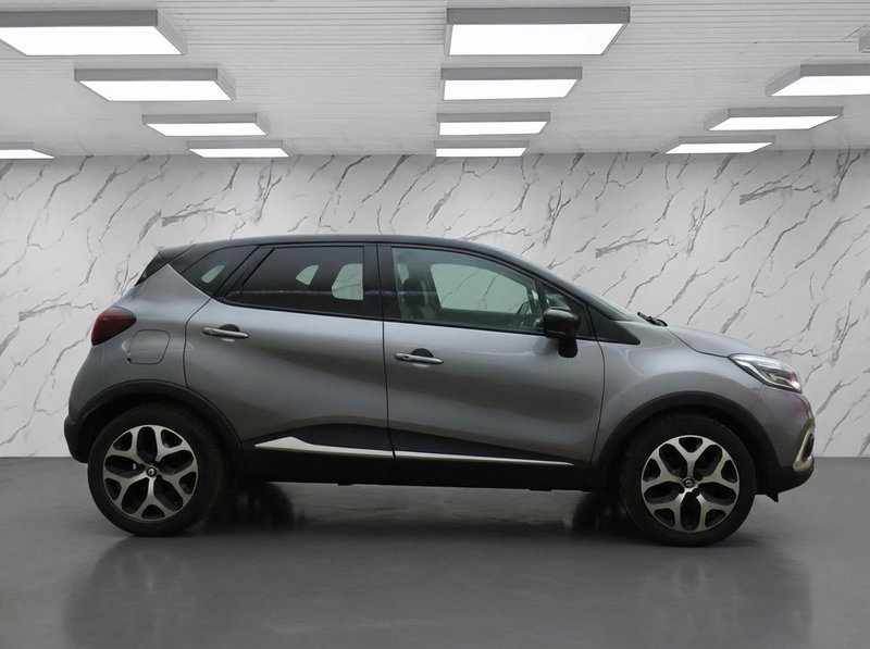 2018 Renault Captur in grey — photo 6 of 11