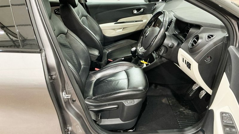 2018 Renault Captur in grey — photo 9 of 11