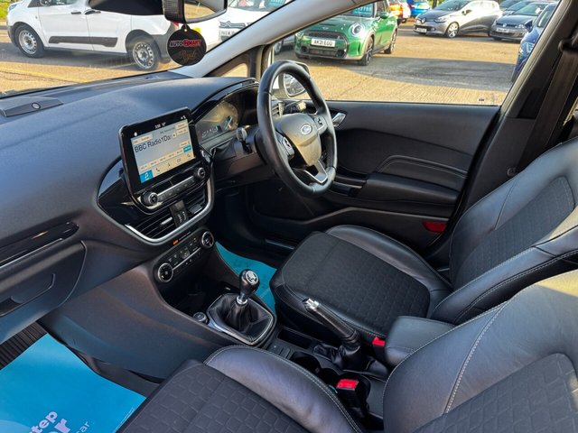 2018 FORD FIESTA - Photo 3