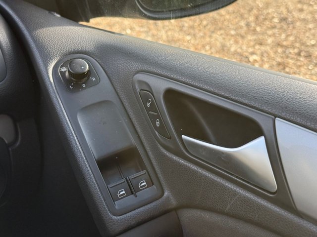 2012 VOLKSWAGEN GOLF 1.6 TDI S Hatchback 5dr Diesel Manual Euro 5 (105 ps) - Photo 4