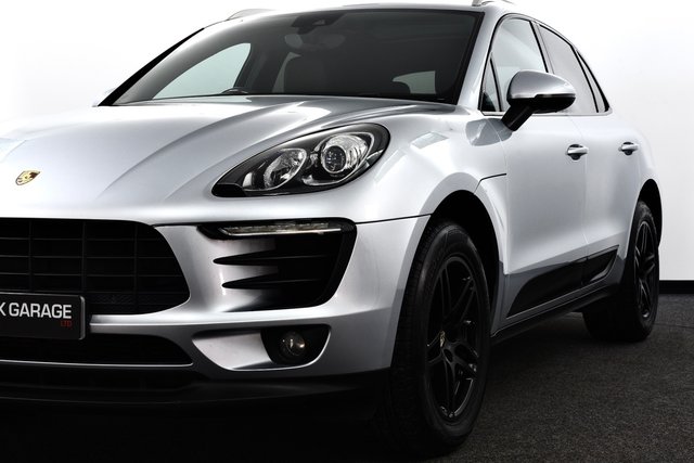 USED 2016 16 PORSCHE MACAN 2.0T SUV 5dr Petrol PDK 4WD Euro 6 (s/s) (252 ps) &pound;8k Extras | F/S/H | Pan Roof