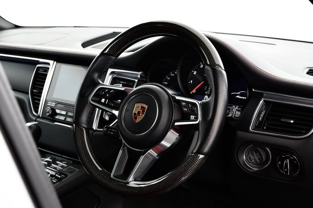 USED 2016 16 PORSCHE MACAN 2.0T SUV 5dr Petrol PDK 4WD Euro 6 (s/s) (252 ps) &pound;8k Extras | F/S/H | Pan Roof