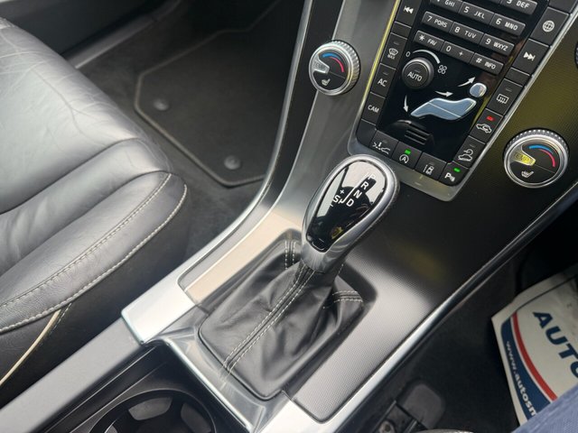 2016 VOLVO XC60 - Photo 4