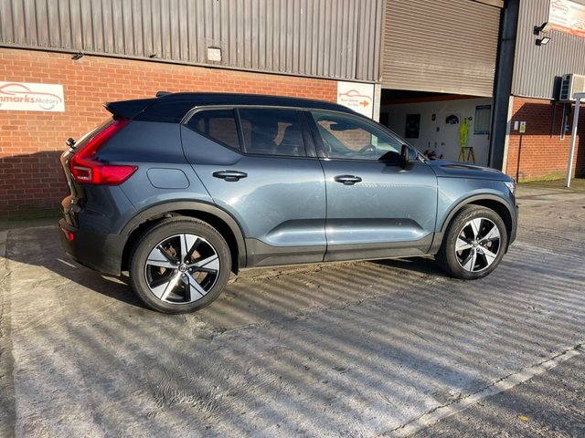 2021 VOLVO XC40 - Photo 3