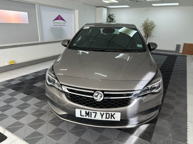 2017 VAUXHALL ASTRA - Photo 2