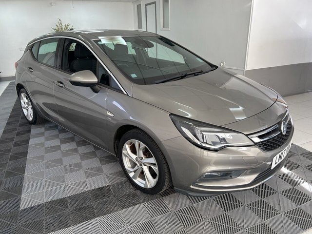 2017 VAUXHALL ASTRA - Photo 4