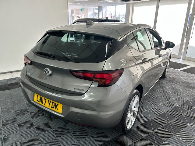 2017 VAUXHALL ASTRA - Photo 5