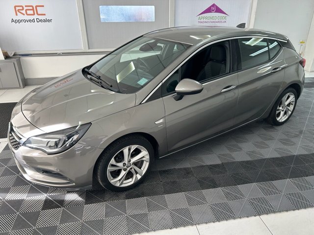 2017 VAUXHALL ASTRA - Photo 11