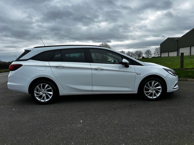 2018 VAUXHALL ASTRA 1.6 CDTi ecoTEC BlueInjection Design Sports Tourer 5dr Diesel Manual Euro 6 (s/s) (110 ps) - Photo 2