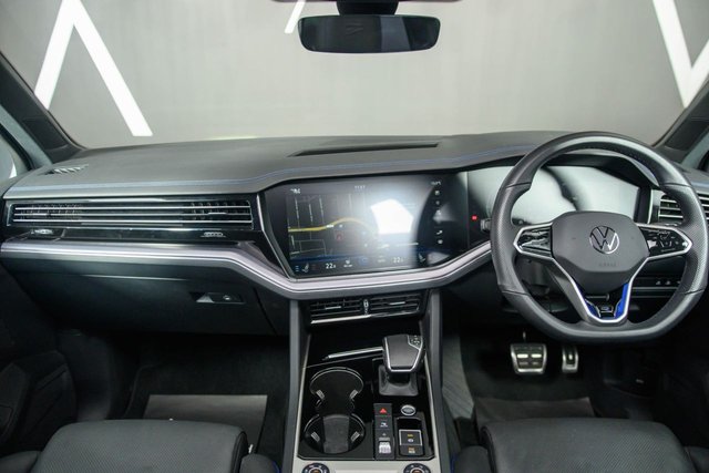 2022 VOLKSWAGEN TOUAREG - Photo 2
