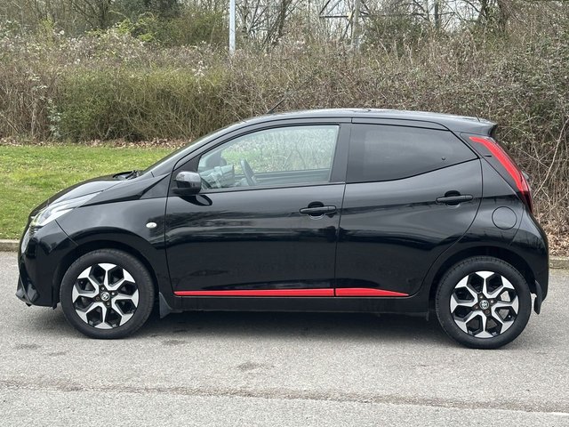 2020 TOYOTA AYGO - Photo 2
