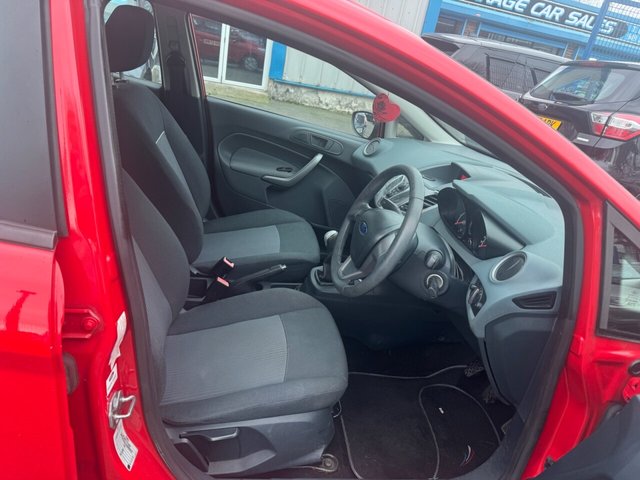 2010 FORD FIESTA - Photo 8