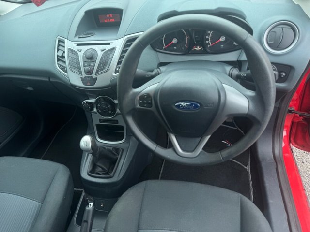 2010 FORD FIESTA - Photo 11