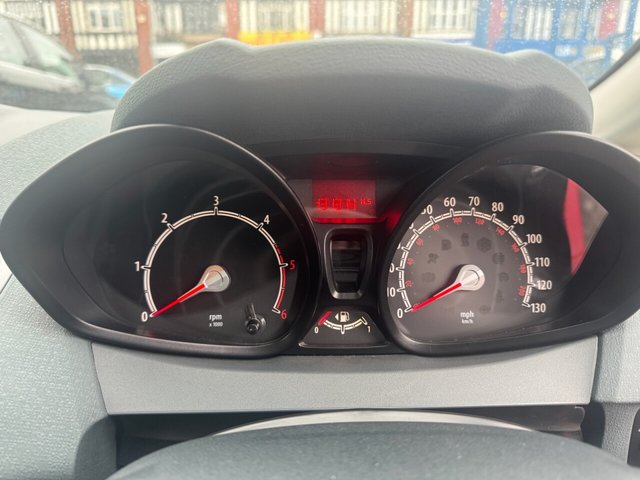 2010 FORD FIESTA - Photo 12