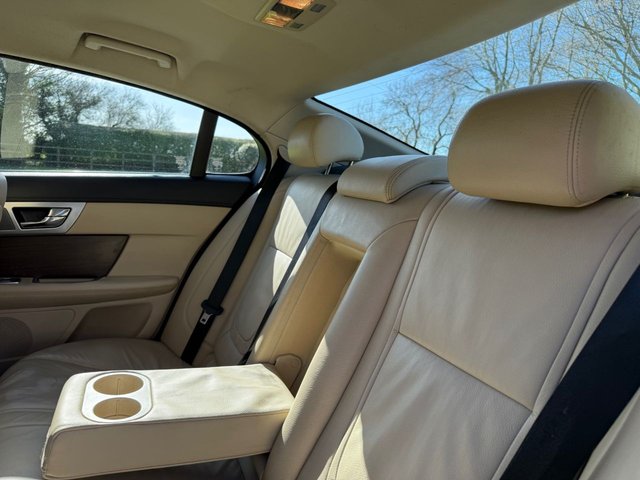 2013 JAGUAR XF 2.2d Luxury Saloon 4dr Diesel Auto Euro 5 (s/s) (163 ps) - Photo 10