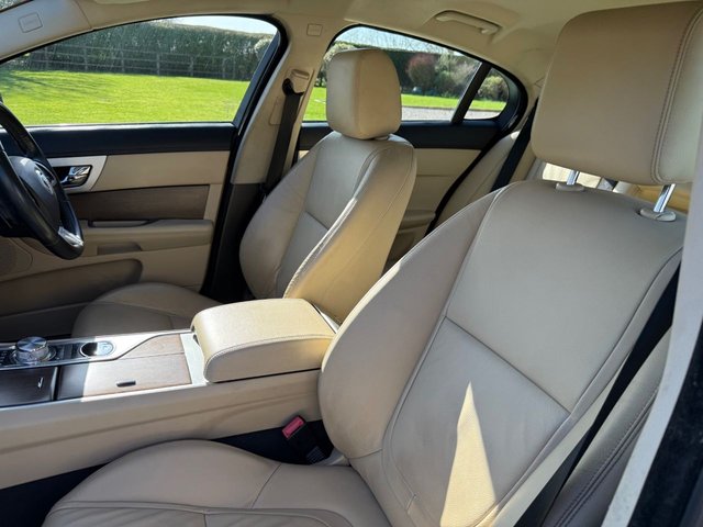 2013 JAGUAR XF 2.2d Luxury Saloon 4dr Diesel Auto Euro 5 (s/s) (163 ps) - Photo 2